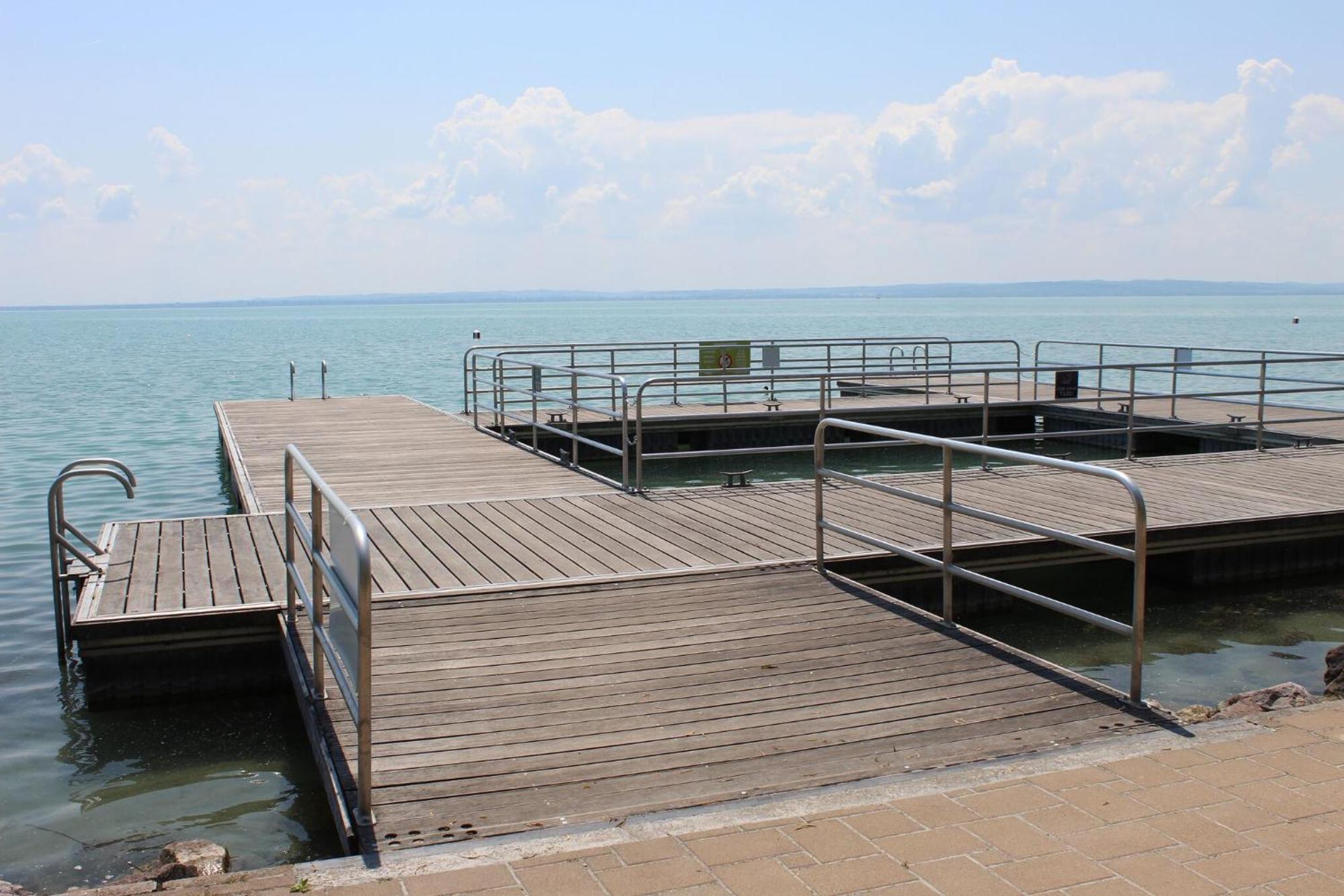Admiral Apartman Csopak Bagian luar foto