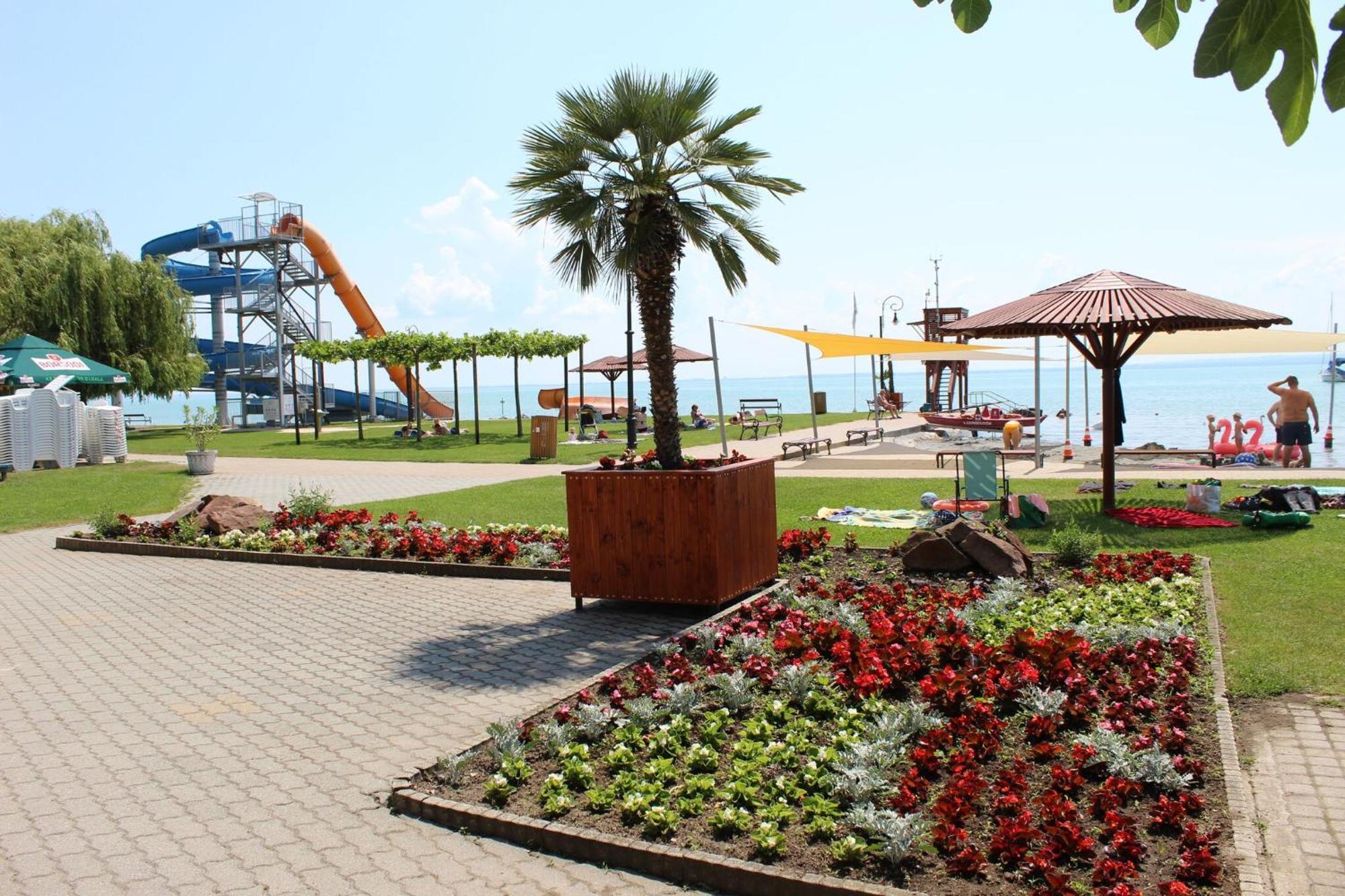 Admiral Apartman Csopak Bagian luar foto